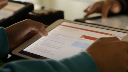 Virtual Classrooms: Bridging the Gap Between Tradition and Technology Virtual Classroom